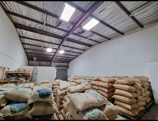 192M² WAREHOUSE TO LET IN CROWN